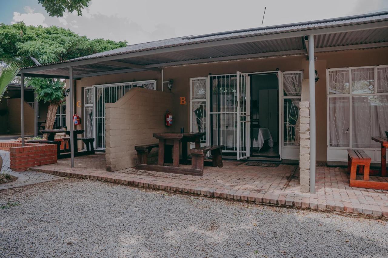 Cosy Cottages Guesthouse Potchefstroom Exterior foto